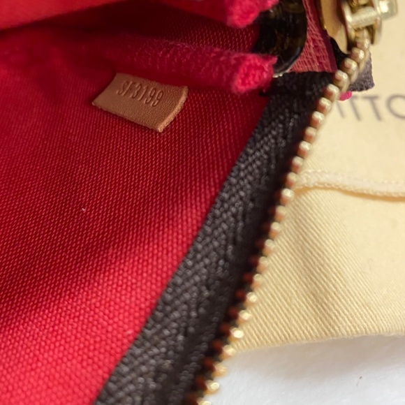 Authentic Louis Vuitton Christmas edition mini Pochette accessories Cable Cart - Picture 6 of 6